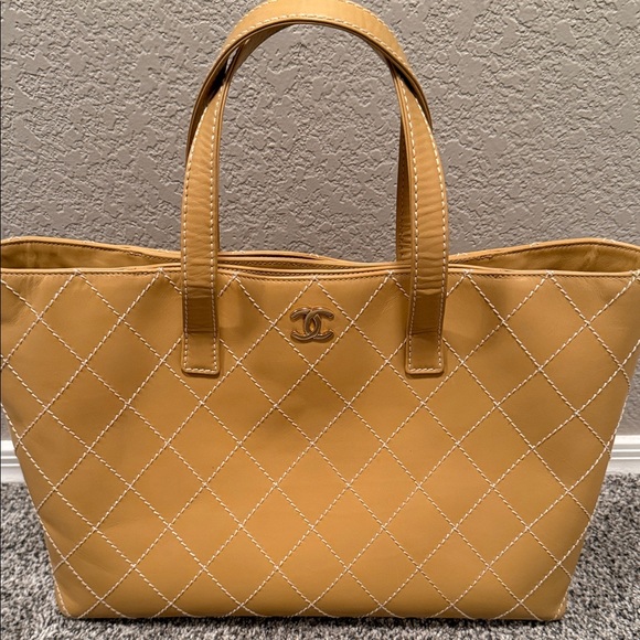 CHANEL Handbags - CHANEL Beige Quilted Tote
